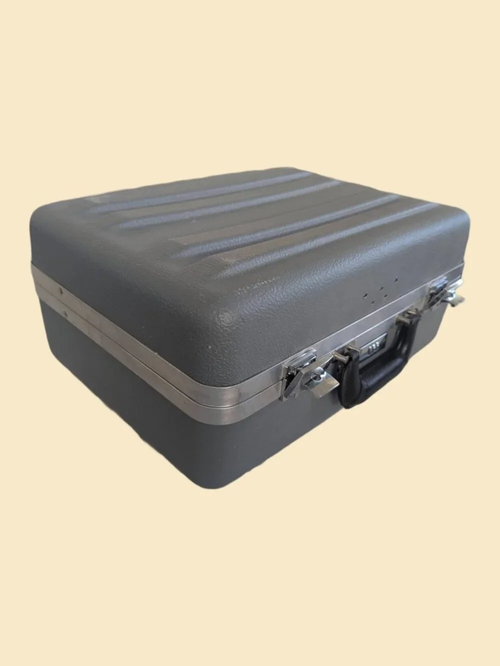 Vintage Hardshell - Combo Lock case - with inside padding